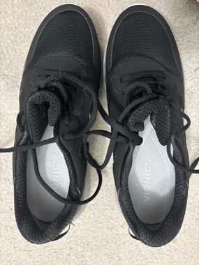 Vionic “Paige” sneakers